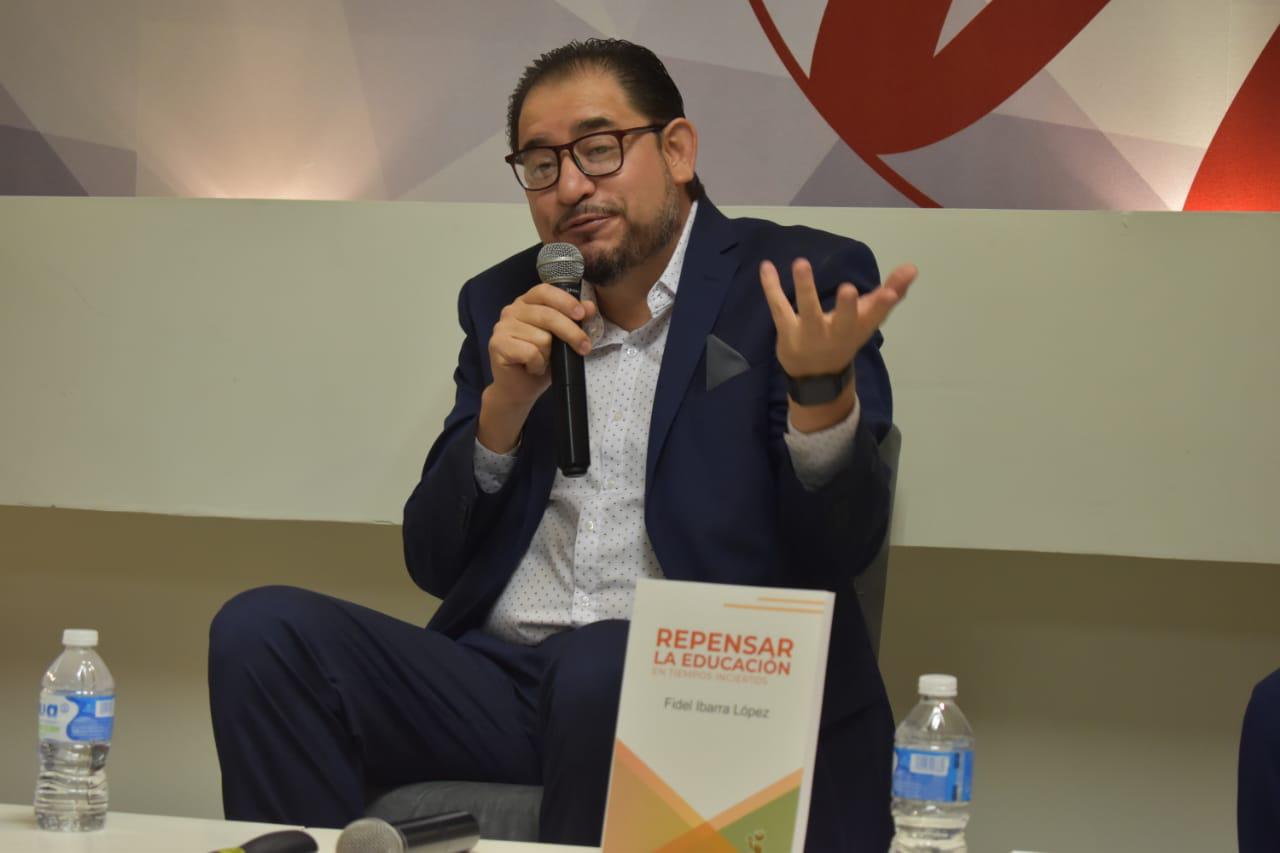 $!Presentan el libro ‘Repensar la educación en tiempos inciertos’, en Mazatlán