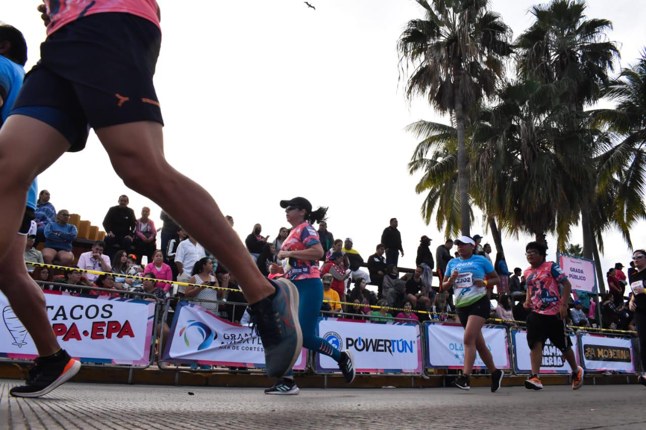 $!Rodrigo González y Elvia Carranco imponen su ritmo en los 5K del Gran Maratón Pacífico