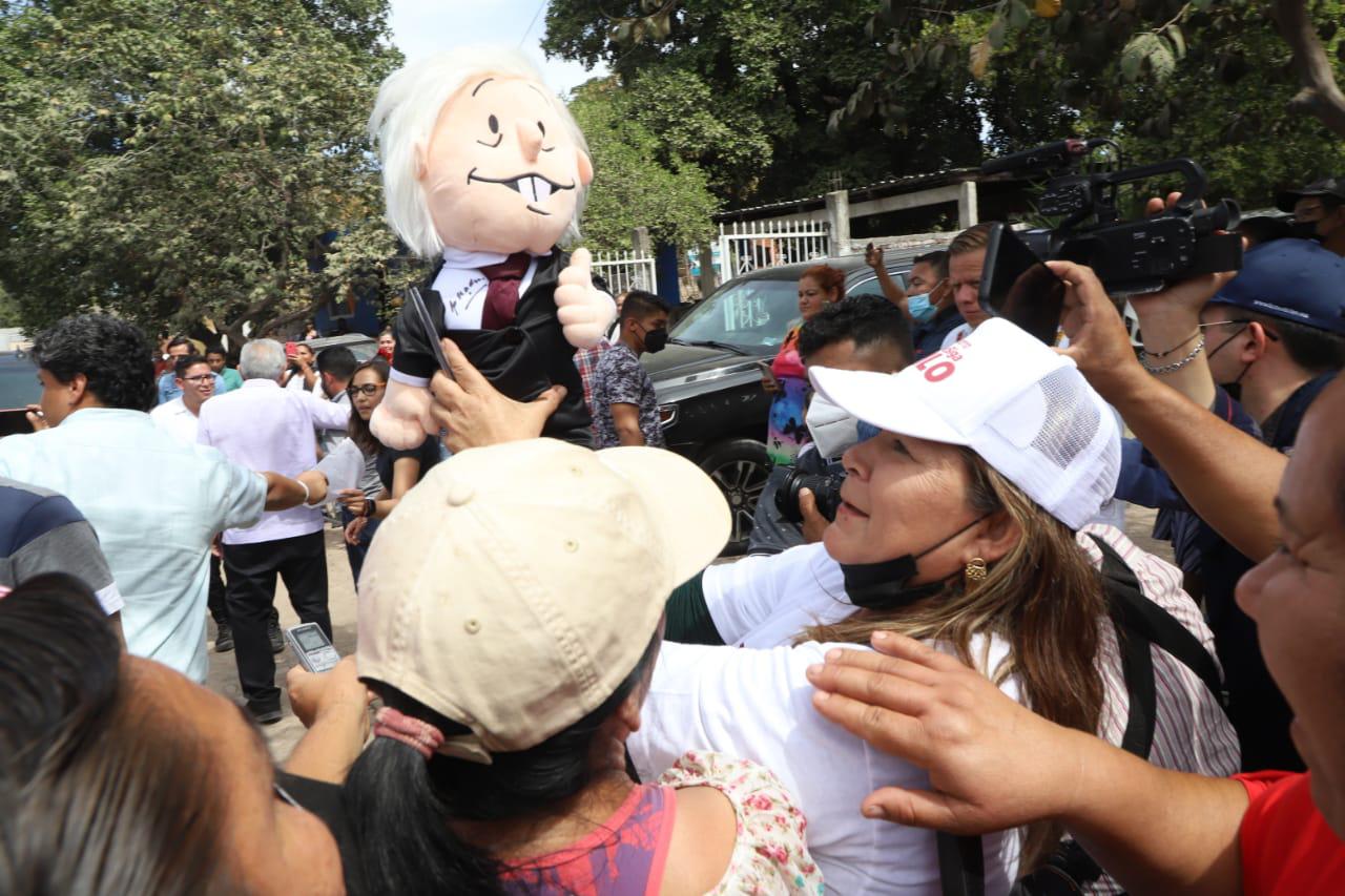 $!AMLO supervisa obra en Presa Derivadora de Siqueros, en Mazatlán; por veda no hay acceso a medios