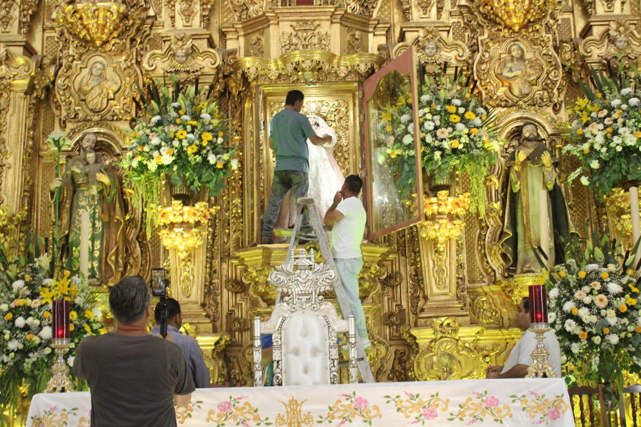 $!Nuestra Señora del Rosario recibe vestido nuevo para su fiesta solemne