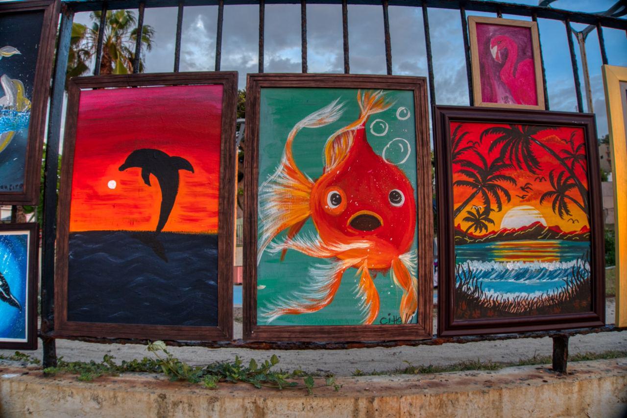 $!Algunas obras fueron sobre animales marinos y el atardecer mazatleco.