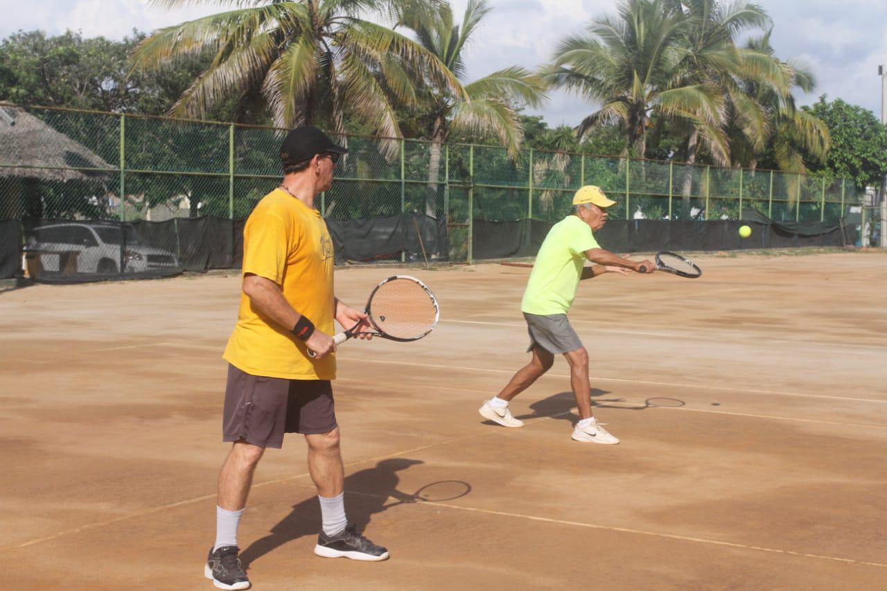 $!Moreno y Hernández imponen su saque en Torneo de Tenis Viva México