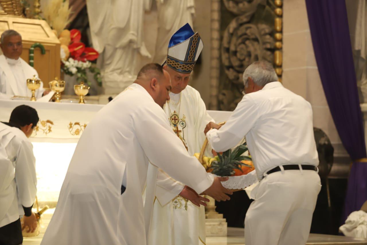 $!Celebra Diócesis de Mazatlán el Jueves Santo con misa de la Última Cena del Señor y lavatorio de pies