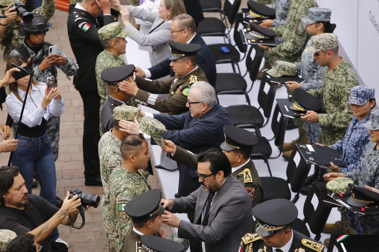 $!Reconocen a 72 integrantes del Ejército, Fuerza Aérea y Guardia Nacional con ascensos en Culiacán