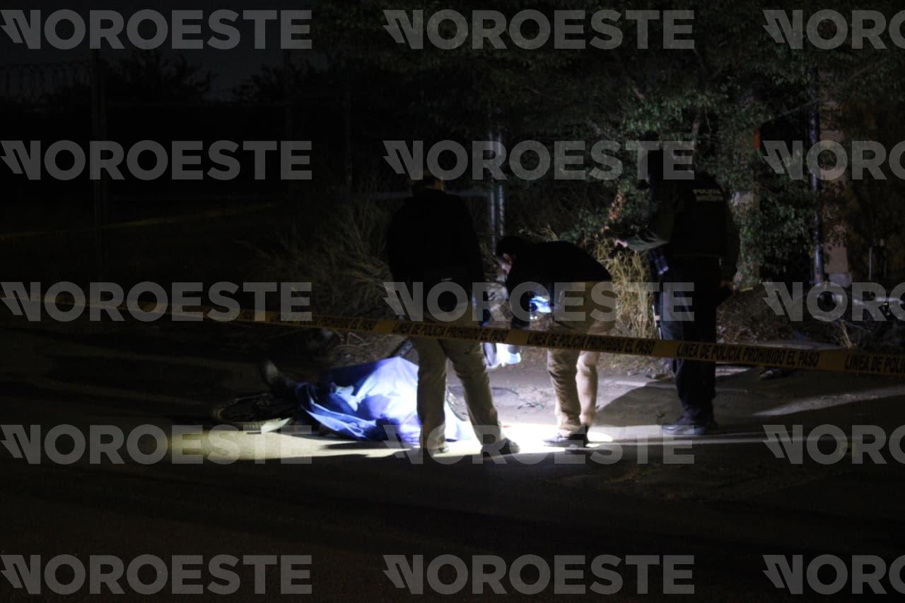 $!Asesinan a balazos a ciclista frente a la Feria Ganadera de Sinaloa, en Culiacán