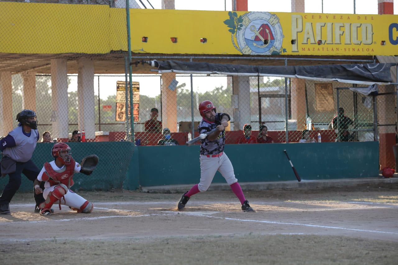 $!Amigos del Maca se corona campeón de la Liga de Meseros al Bat