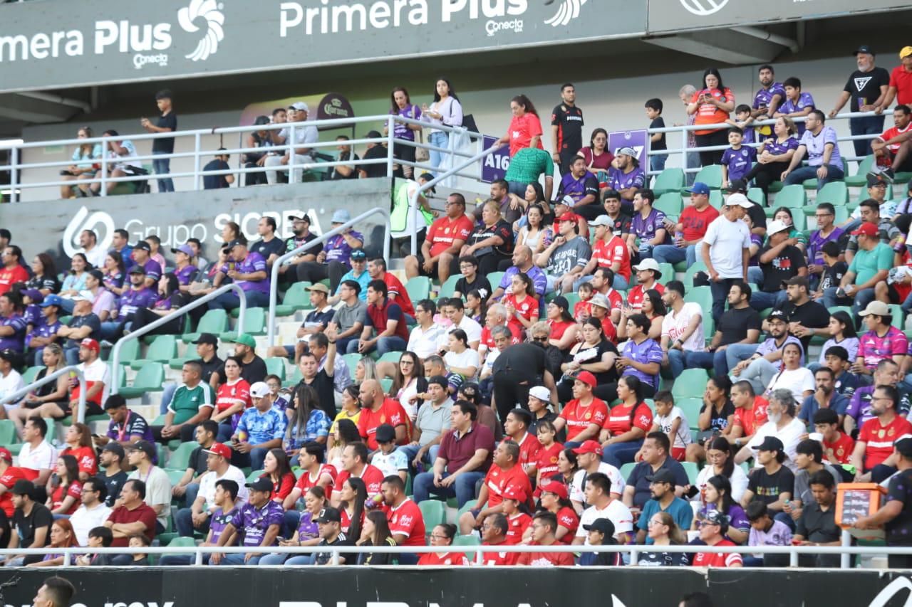 $!La afición llenó las gradas de El Encanto para despedir a Mazatlán FC en su última noche como local.