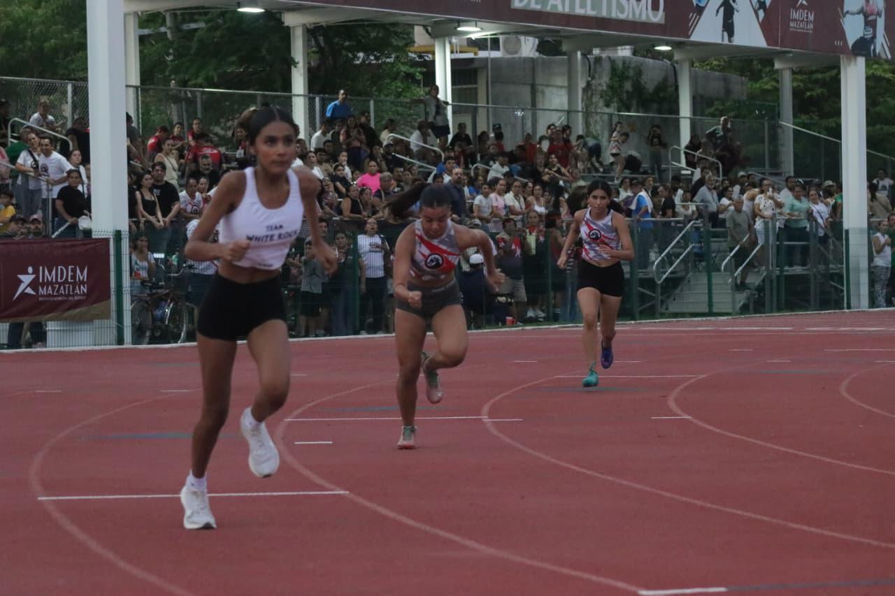 $!Fernanda Ramírez y Javier Labrador brillan en la final del Serial de Atletismo Imdem