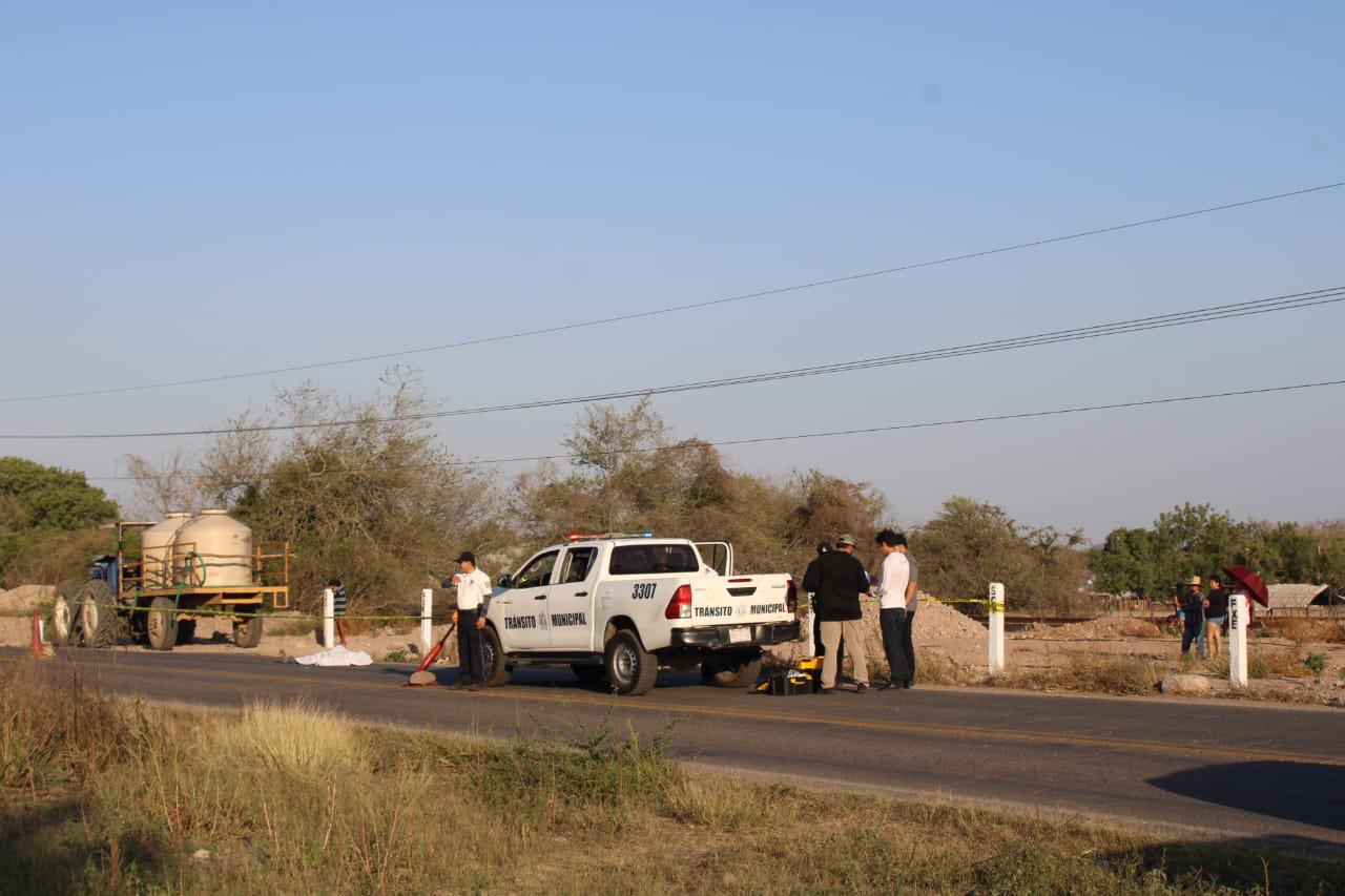 $!Muere hombre tras caer de su tractor y ser arrollado por el remolque en Rosario