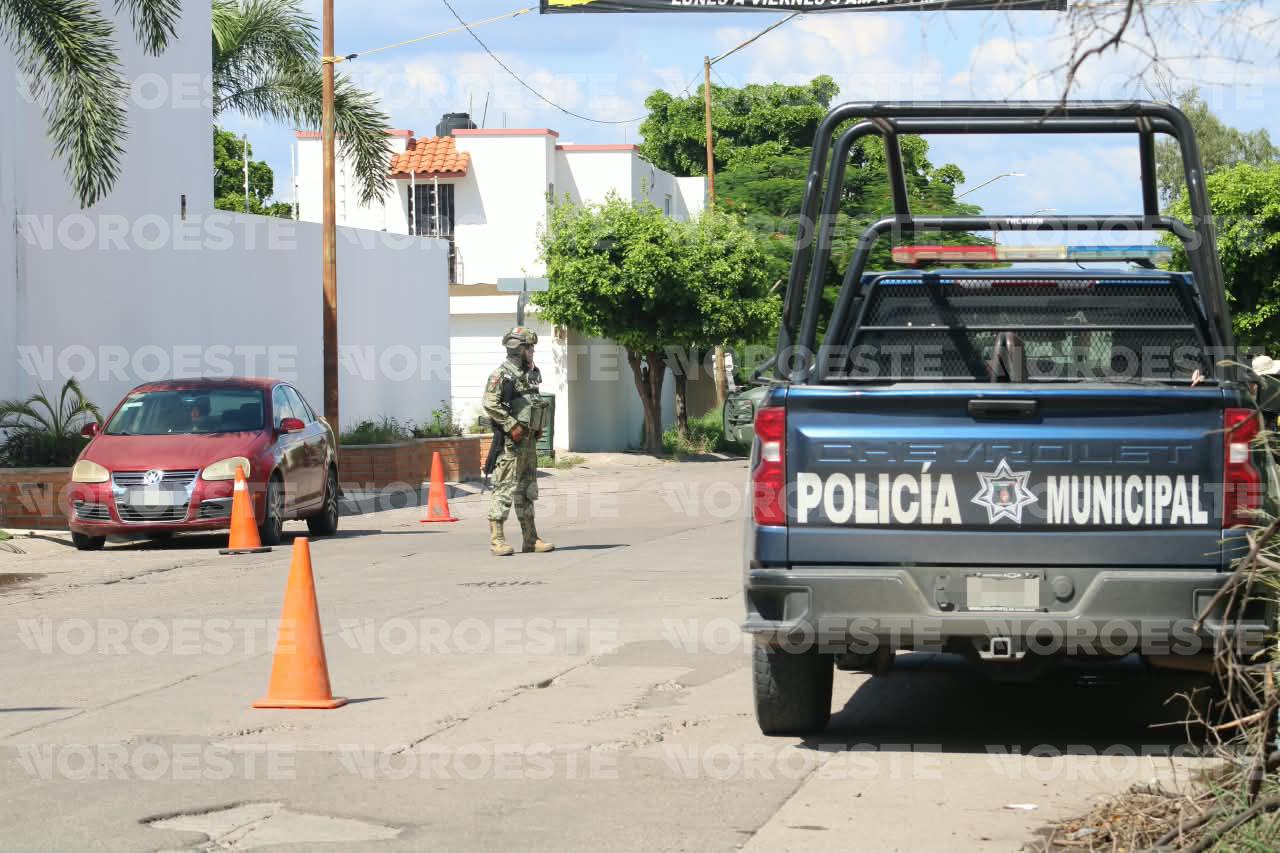 $!Tras reporte de disparos, hallan vehículo y casa con impactos de bala en Camino Real, en Culiacán
