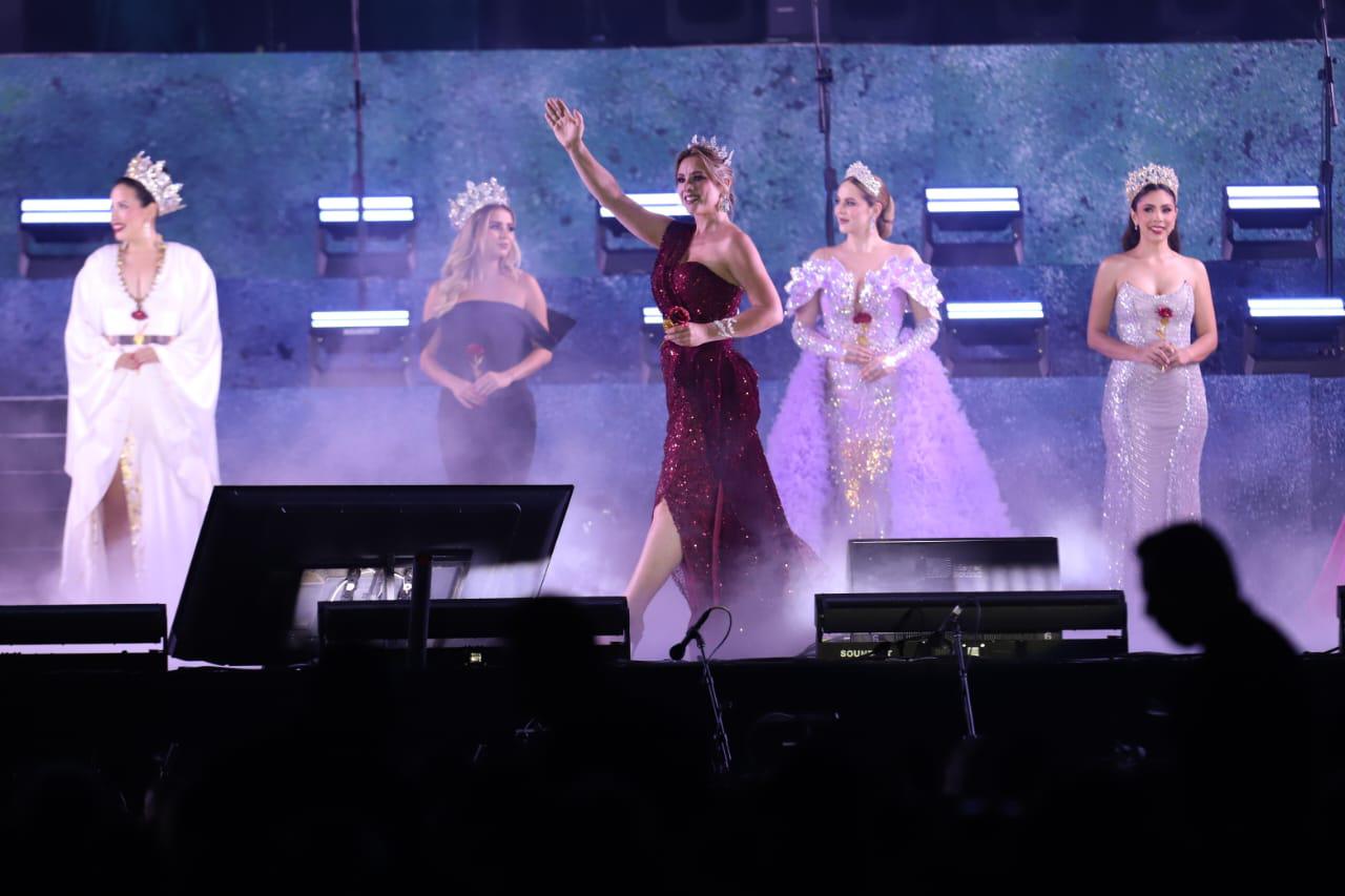 $!Libia Zulema Farriols López recibió el cariño de los presentes en el Estadio Teodoro Mariscal al momento de escuchar su nombre.
