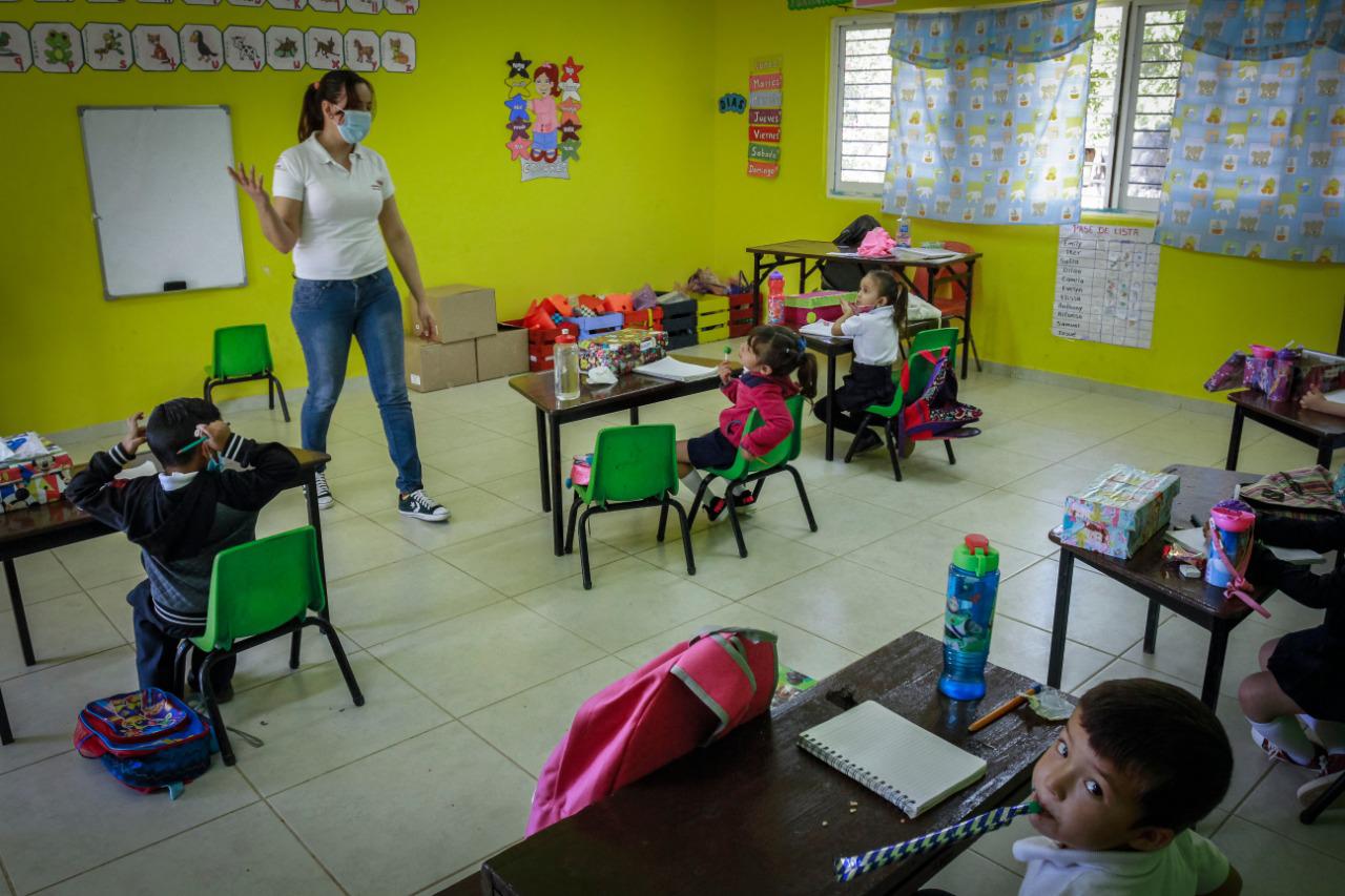 $!Nayeli atendía a los alumnos en su casa, en la Bebelama de San Lorenzo, para evitar el rezago y abandono escolar