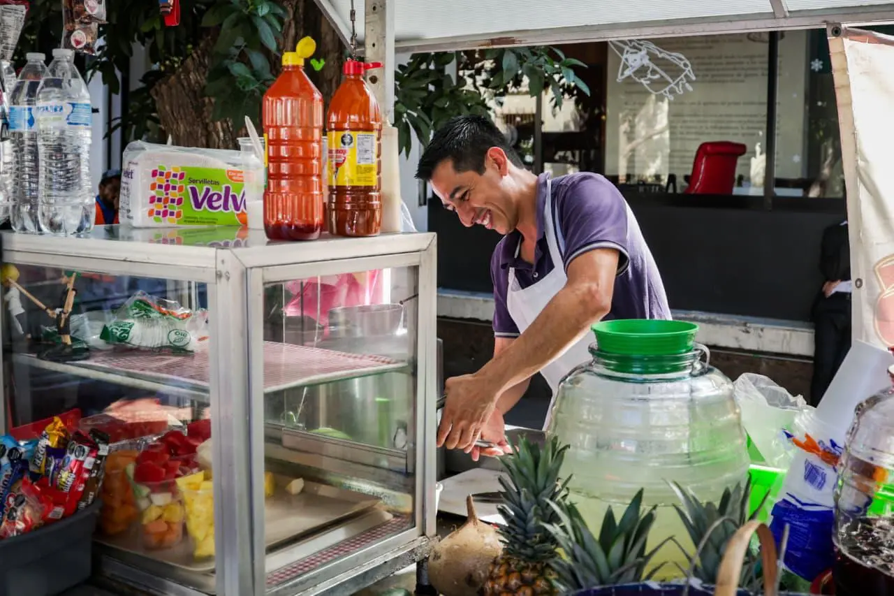 $!Entre vender tras su carreta y el deporte: Ricardo corre por un reto propio