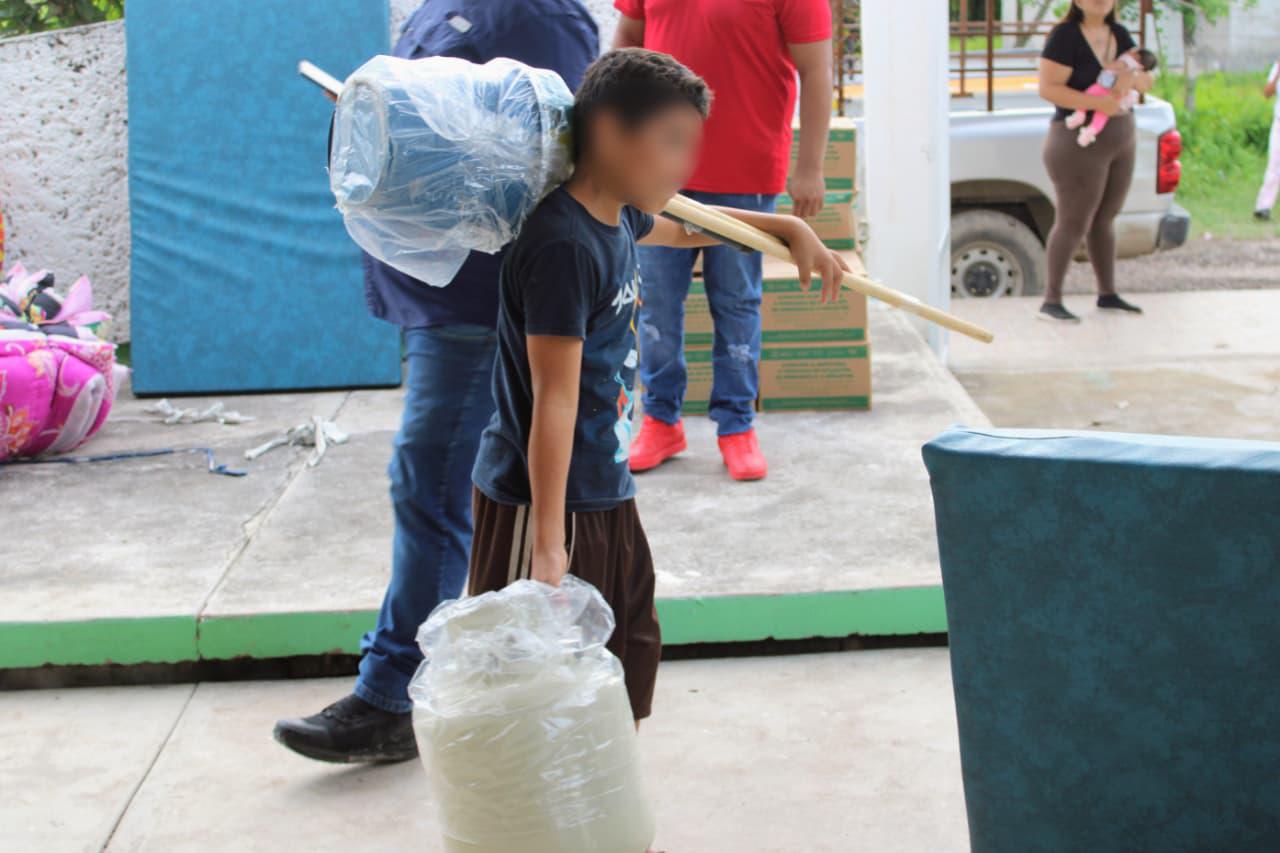 $!Entregan apoyos a familias afectadas por lluvias en Palmillas, Escuinapa