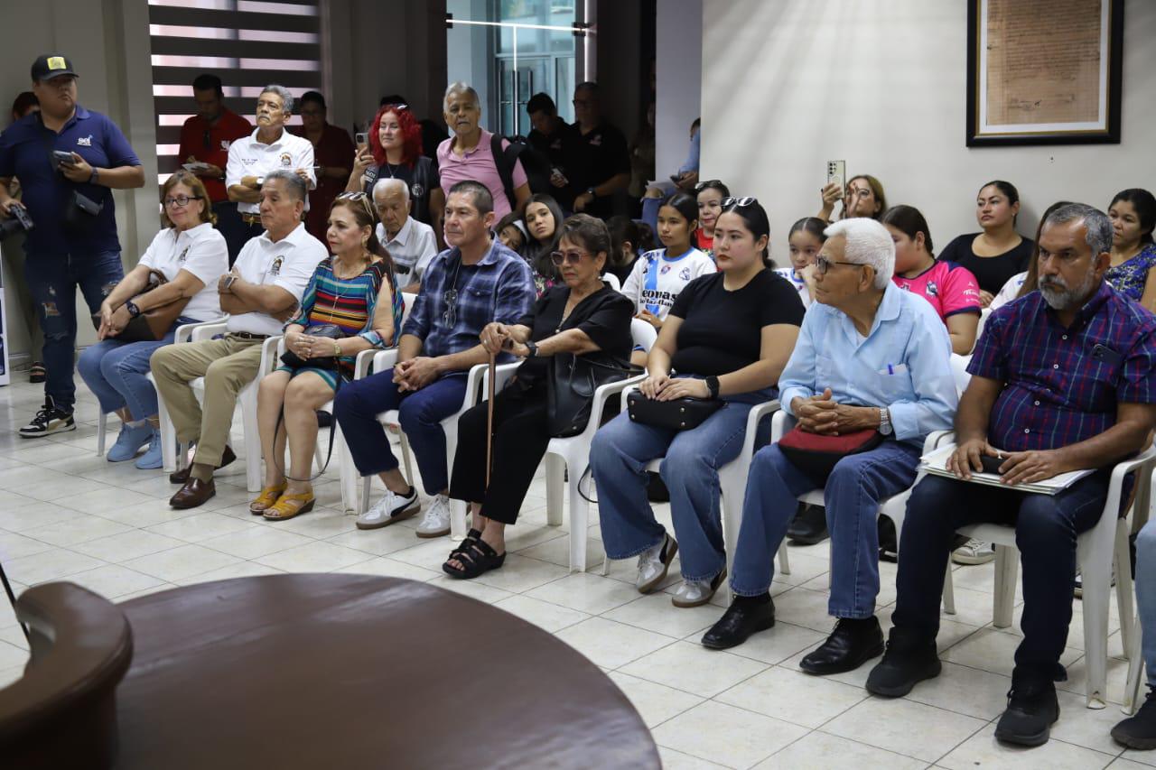 $!Campo principal de Unidad Toledo Corro en Mazatlán llevará por nombre Cesáreo Álvarez