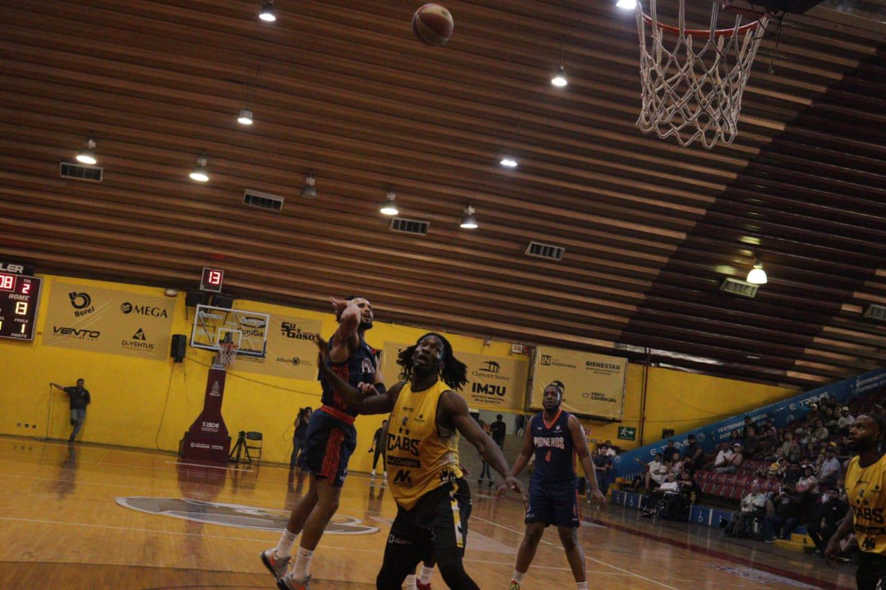 $!Caballeros de Culiacán saca la escoba en casa ante Pioneros