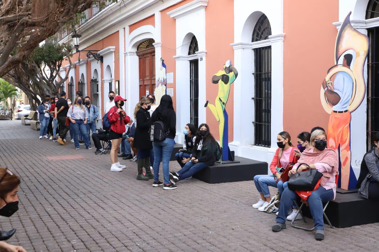 $!Acuden cientos en busca de boletos para coronaciones del Carnaval de Mazatlán