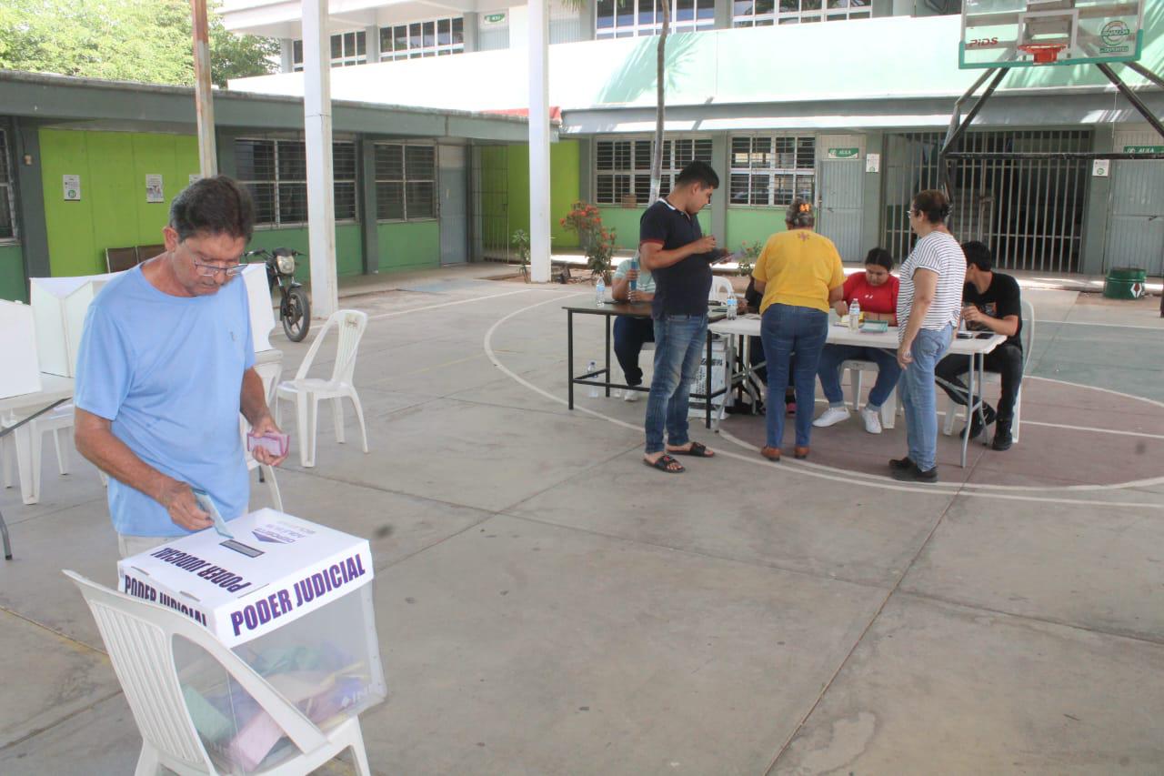 $!En Rosario, entre contratiempos, dudas y lenta participación se realiza elección Judicial