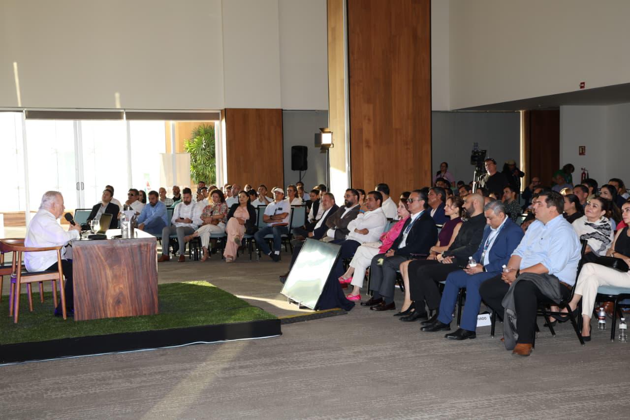 $!Gustavo de la Garza llama a empresarios a innovar en tiempos de crisis