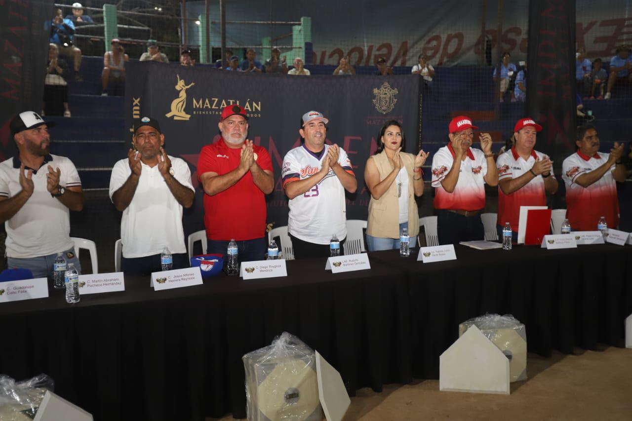 $!Recuerdan a Miguel Loaiza en inauguración de Nacional Veteranos de Beisbol, en Club Muralla