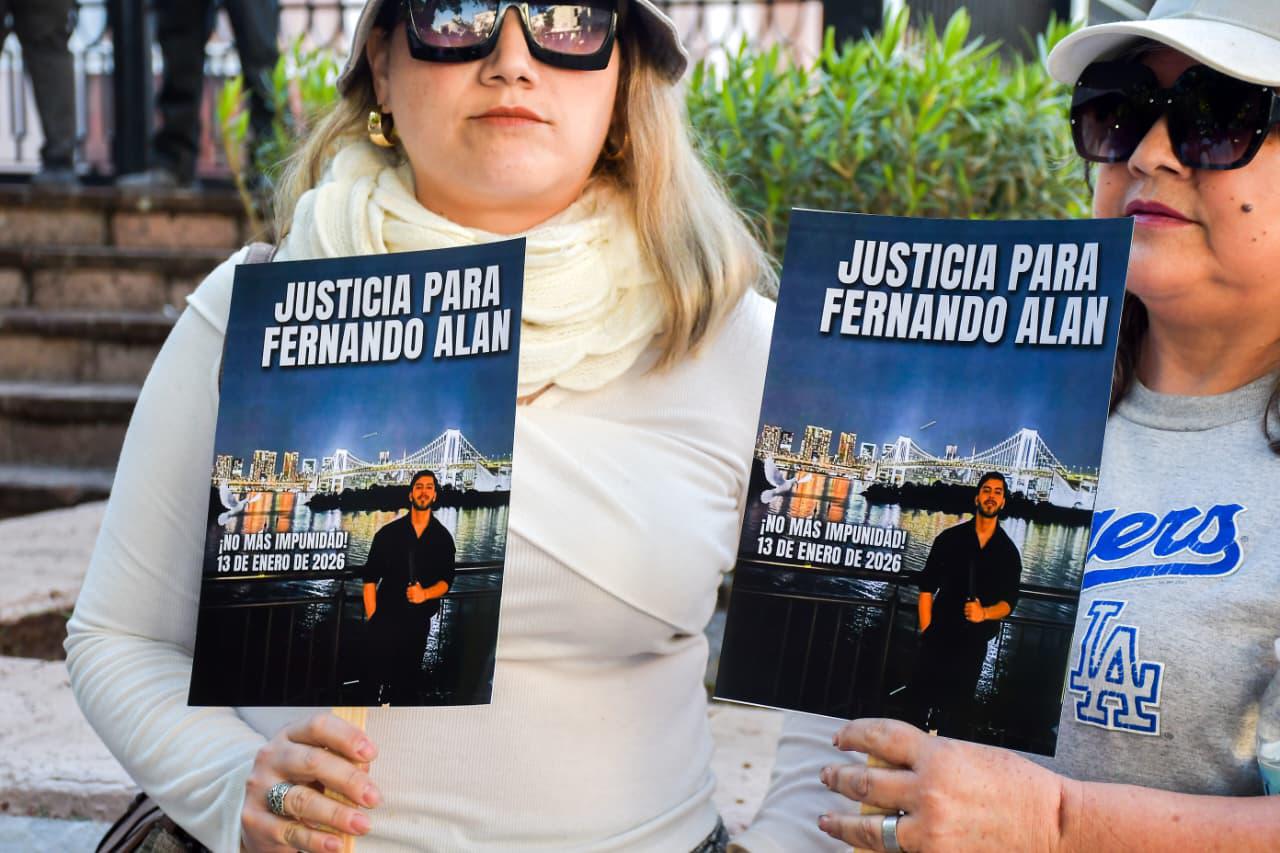 $!Marchan en Culiacán para exigir justicia por la muerte de Fernando Alan