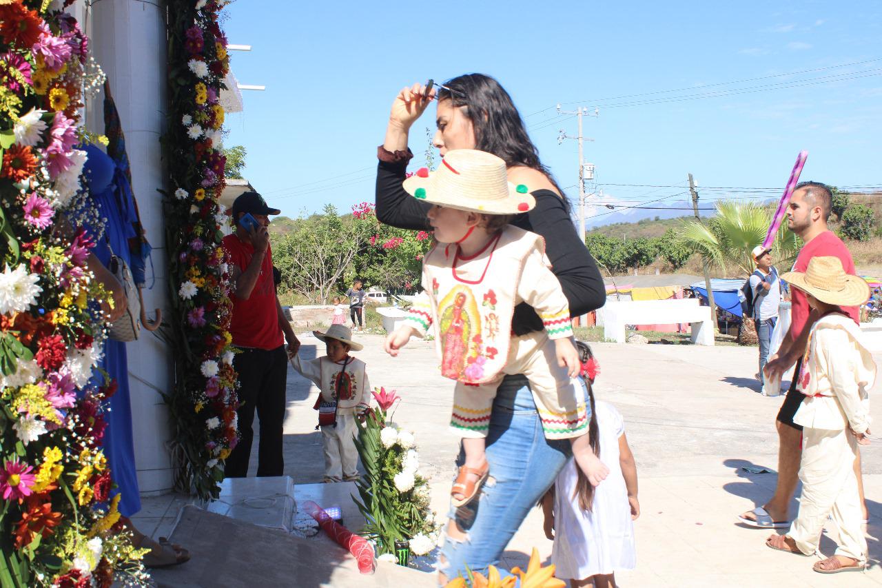 $!Fieles a la Virgen de Guadalupe llegan a la Capilla de ‘El Gallo’, en Escuinapa