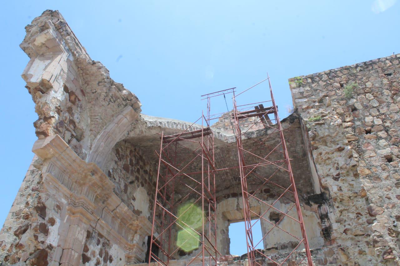 $!Ruinas del templo antiguo de Rosario aquejadas por maleza y enjambre de abejas