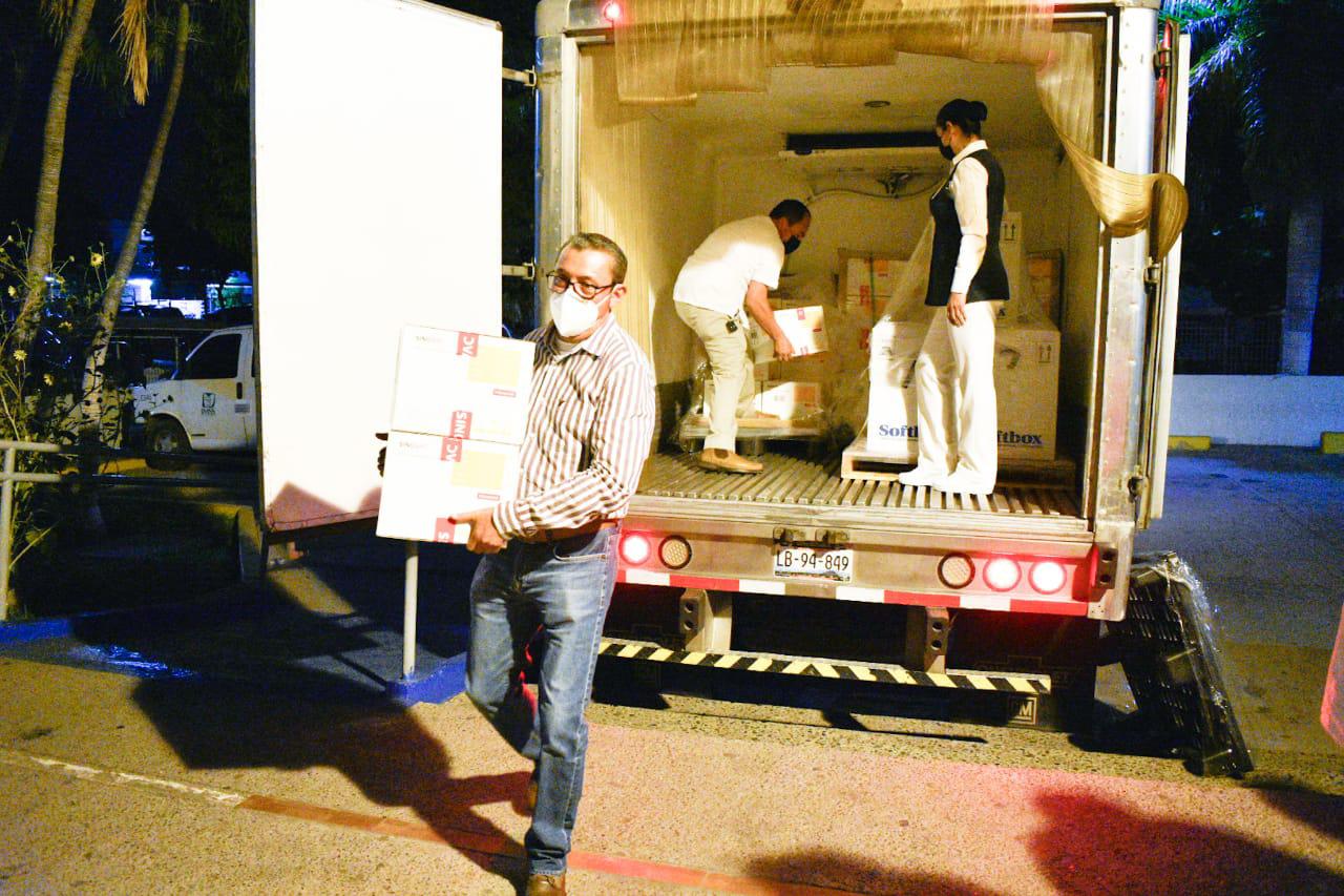 $!Arriban a Sinaloa cerca de 200 mil dosis de Sinovac y Pfizer contra el Covid-19