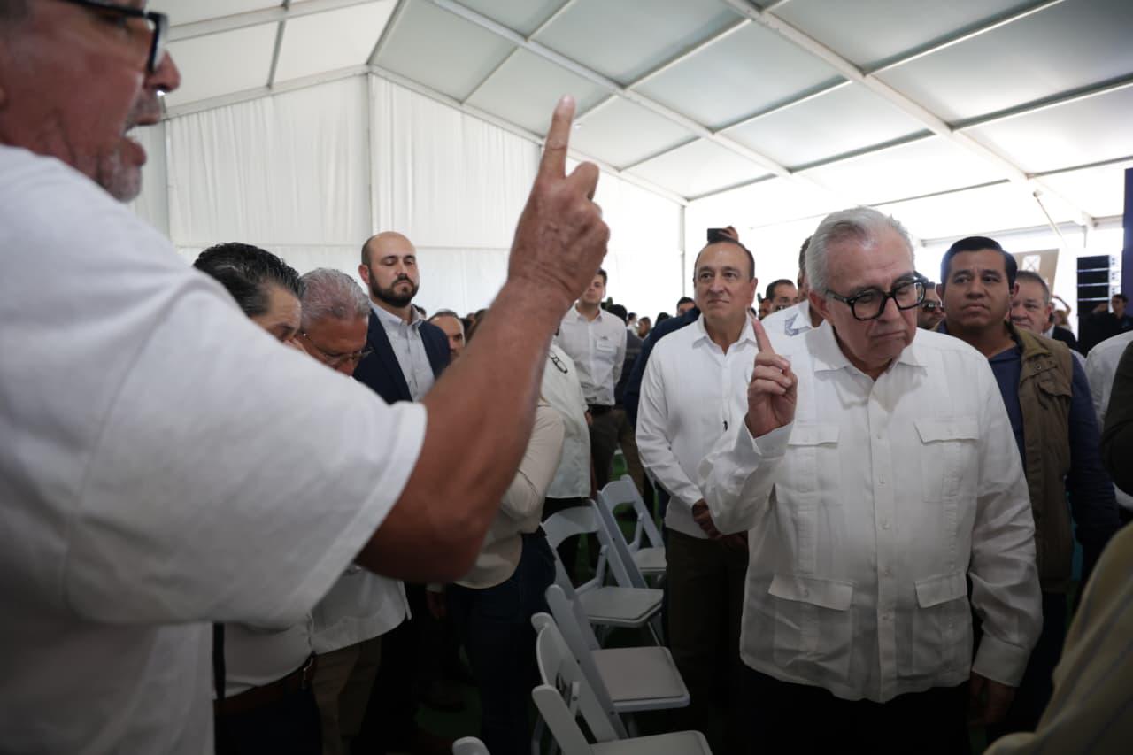 $!Manifestación revienta evento de inauguración de planta Pacífico Mexinol en Topolobampo