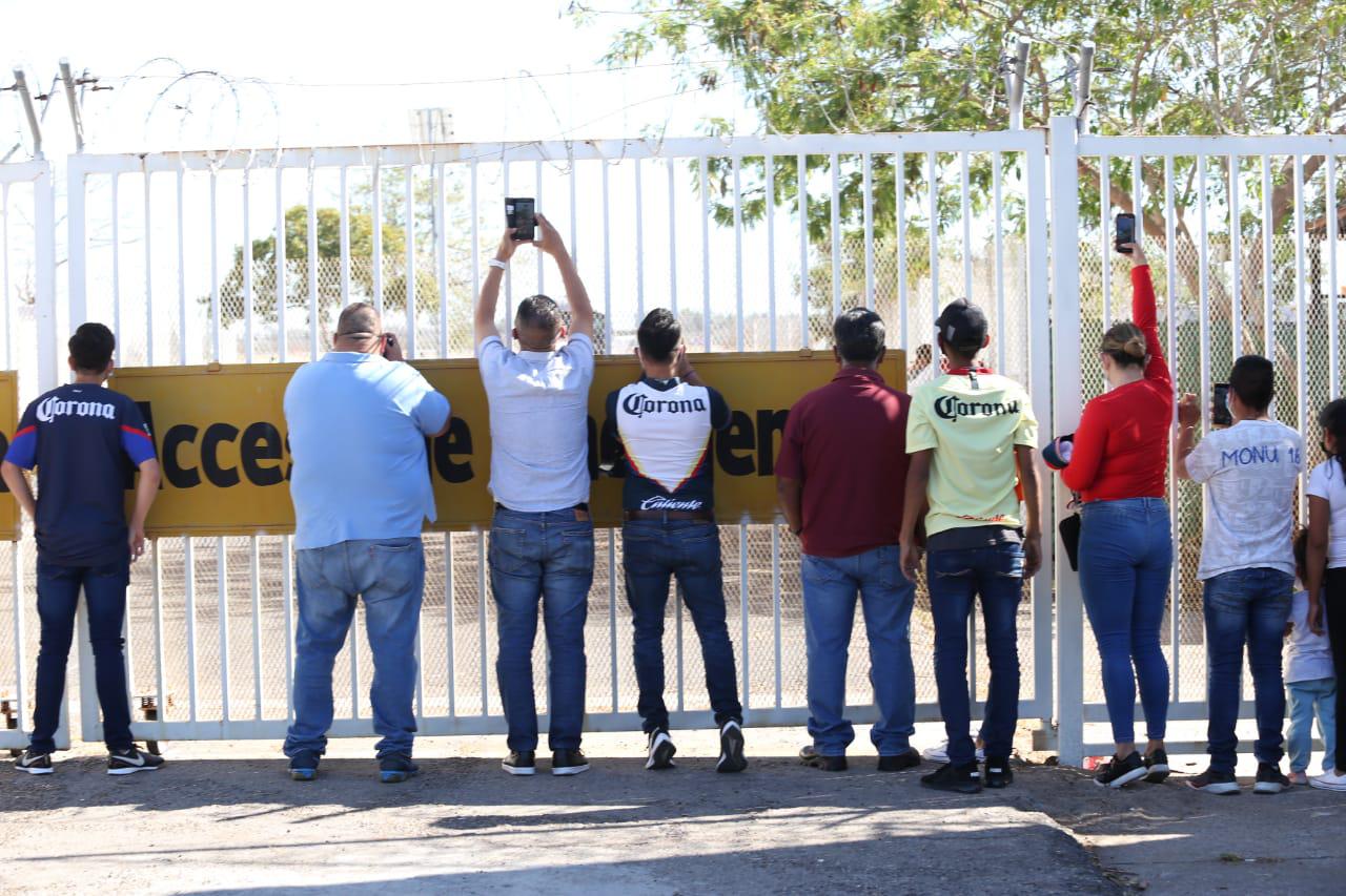 $!Las Águilas del América aterrizan en Mazatlán para su duelo ante los Cañoneros