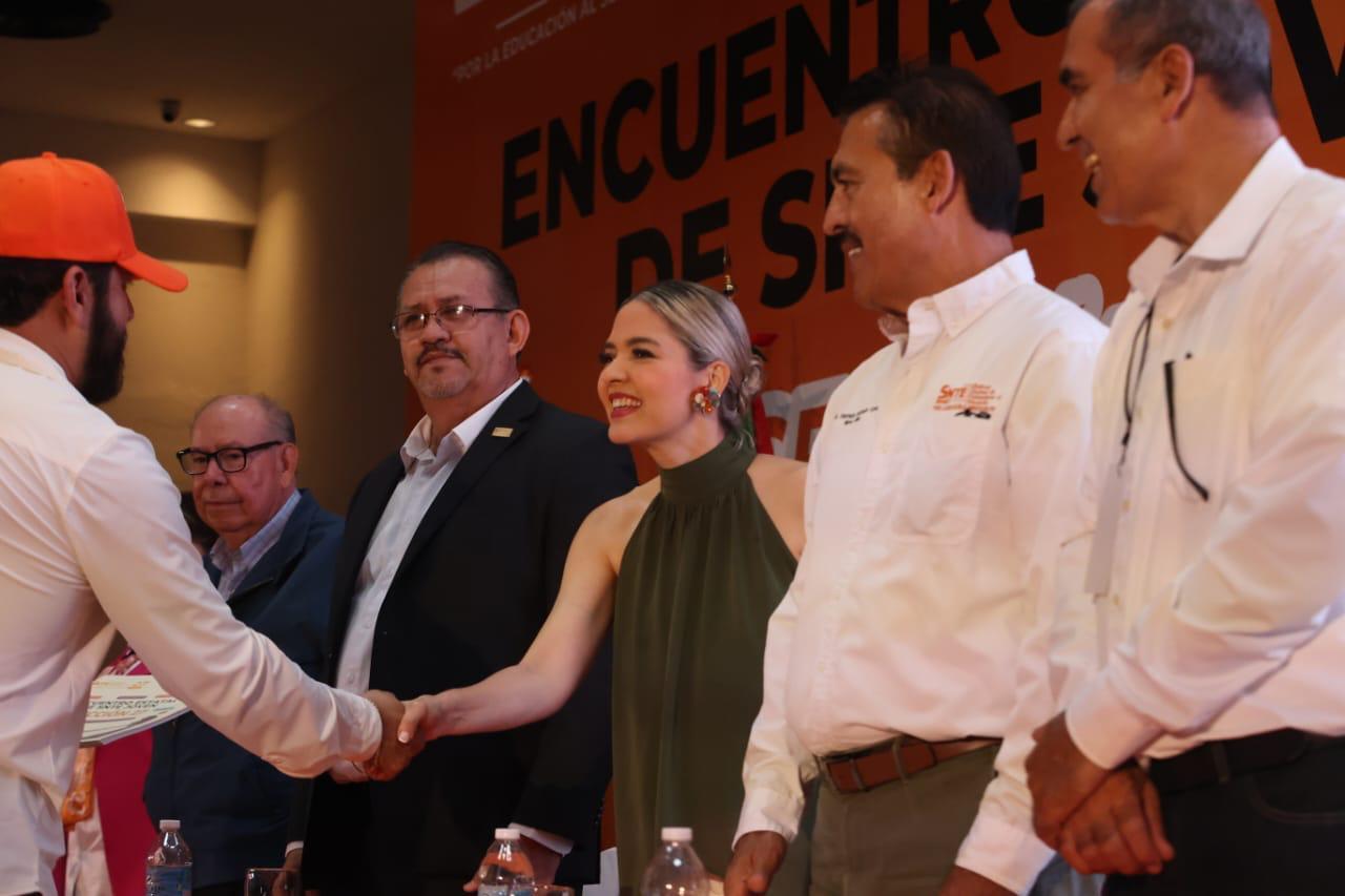 $!La educación es el pilar del bienestar duradero: Estrella Palacios