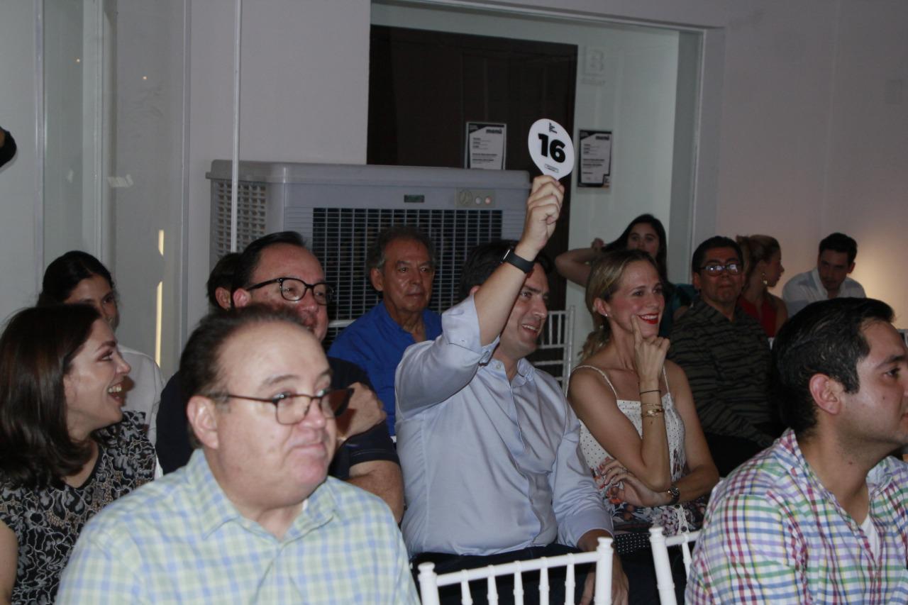 $!Los coleccionistas pelearon por sus obras favoritas.