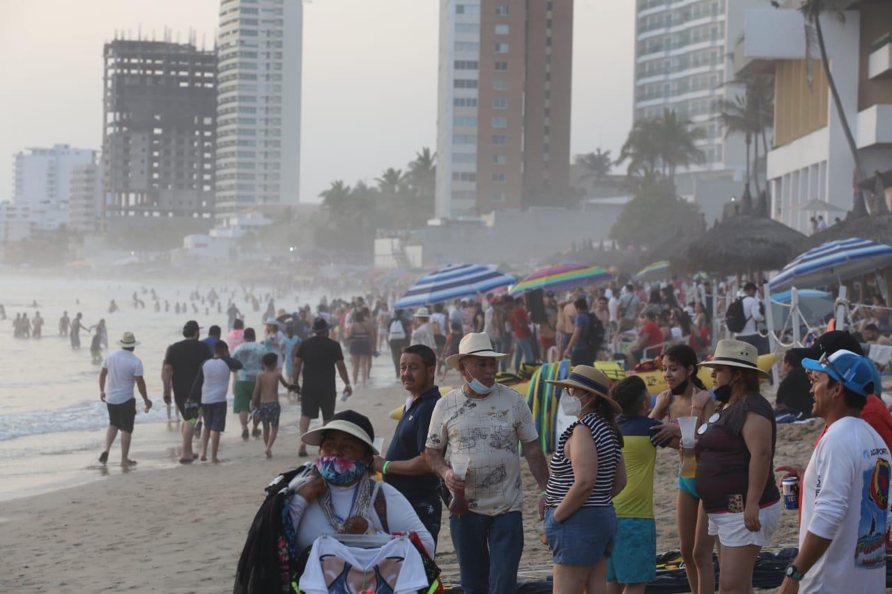 $!Se desborda Mazatlán de turismo durante el Viernes Santo