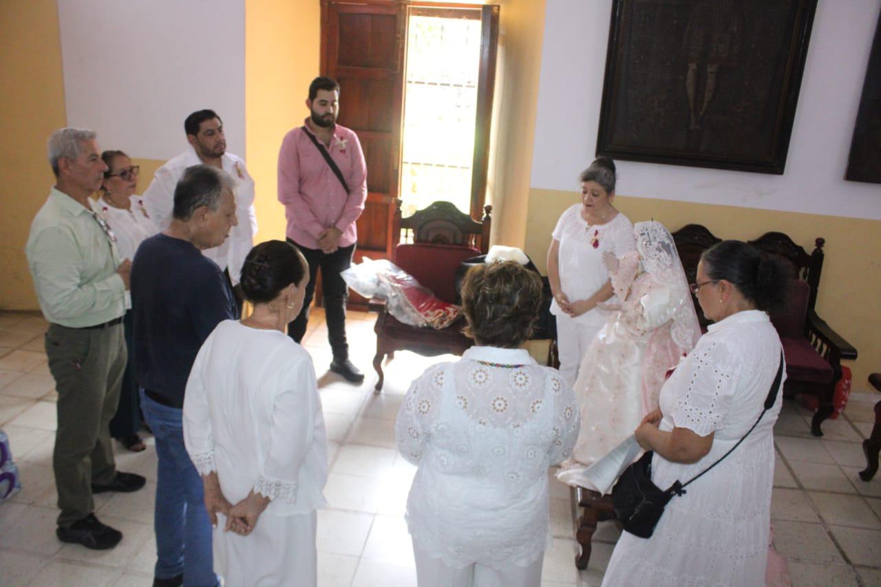 $!Nuestra Señora del Rosario recibe vestido nuevo para su fiesta solemne