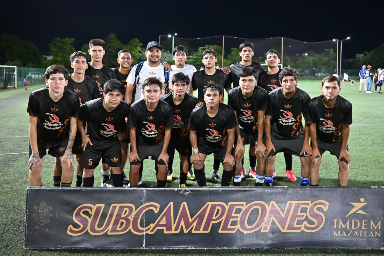 $!Aluminios El Pollo se corona campeón en penales y asciende a Primera Fuerza