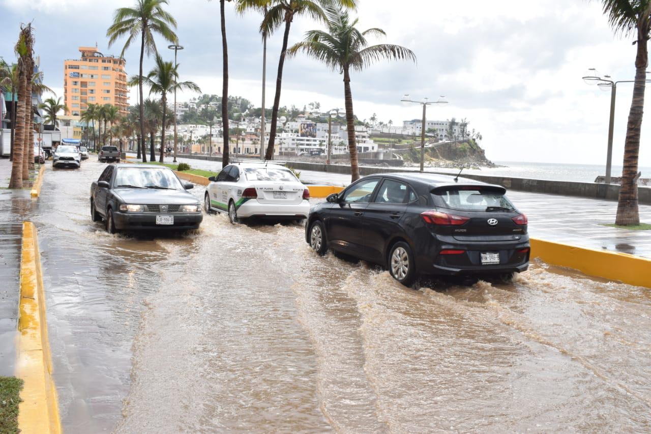 $!Cae fuerte lluvia acompañada de granizo en Mazatlán