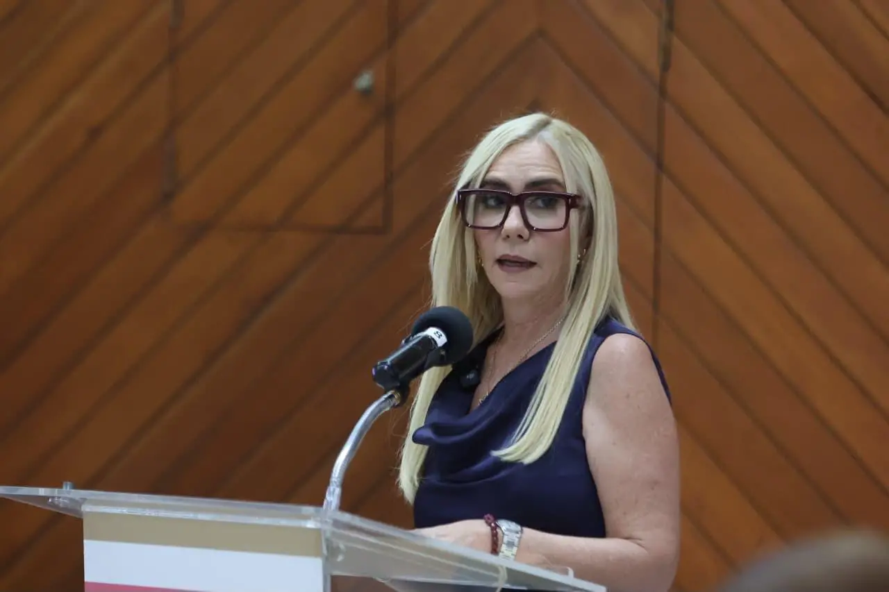 $!Reconoce Cabildo de Mazatlán liderazgo y labor social de María del Carmen Espinosa Noreña