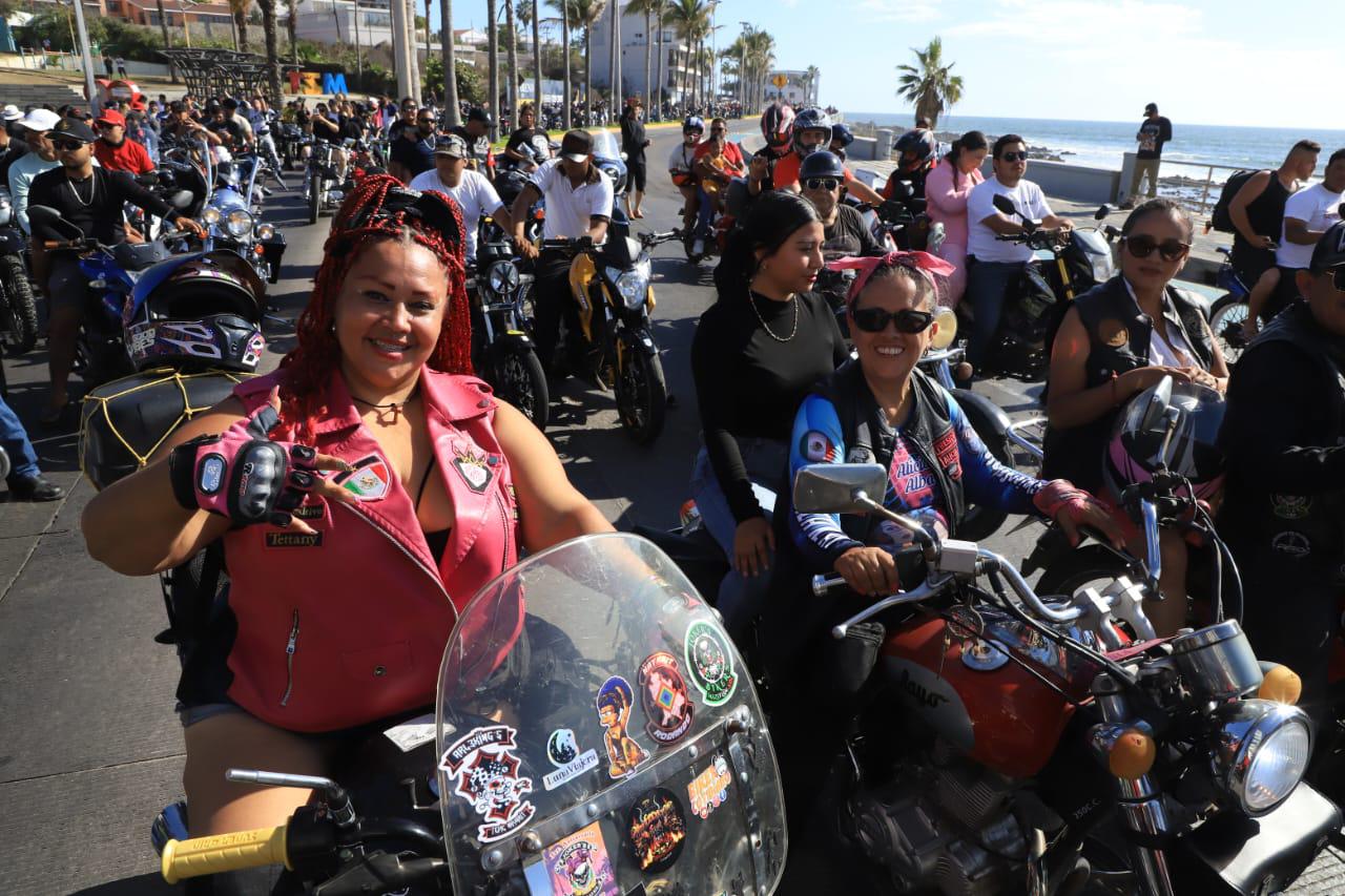 $!Cientos de motociclistas recorren el paseo costero de Mazatlán dentro de la Semana de la Moto