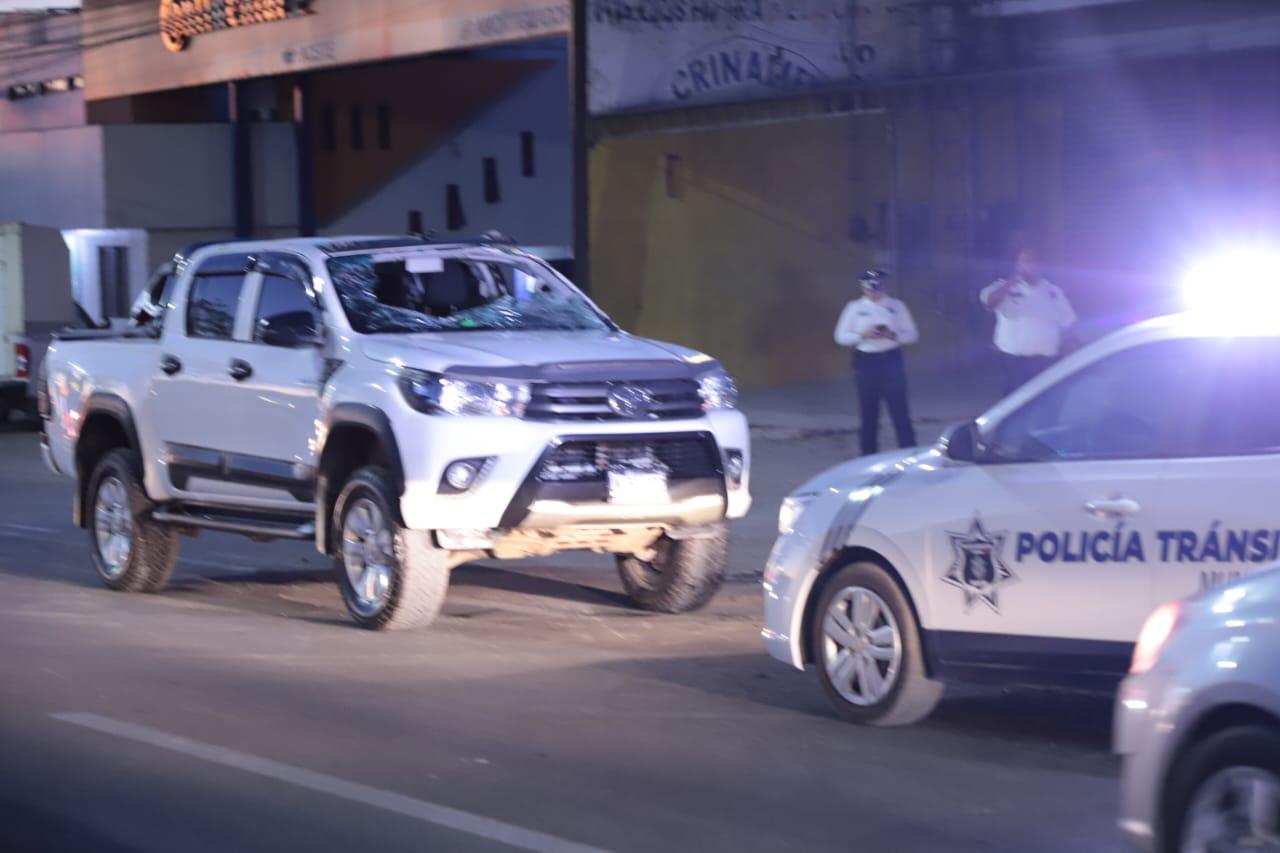 $!Camioneta vuelca en el Libramiento Colosio de Mazatlán