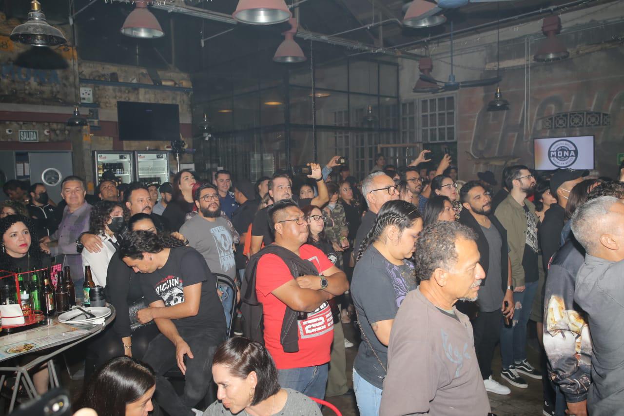 $!Los amantes al rock acudieron a la velada.