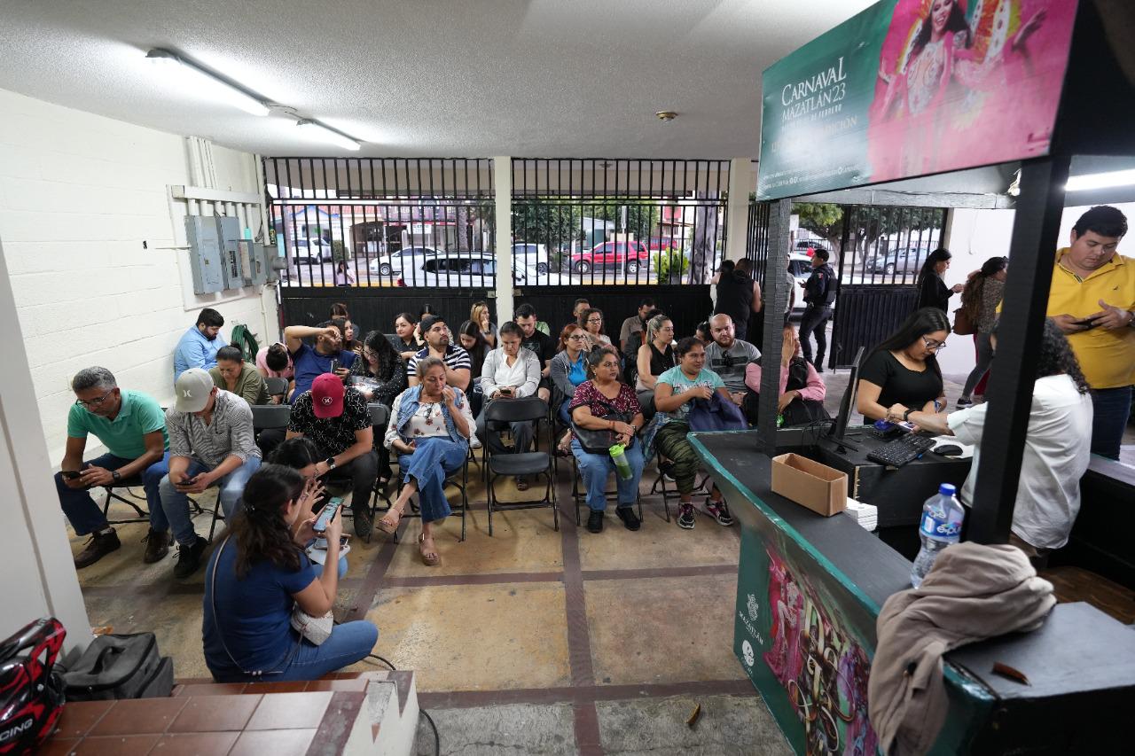 $!Abarrotan taquillas para comprar boletos para Carnaval de Mazatlán 2023