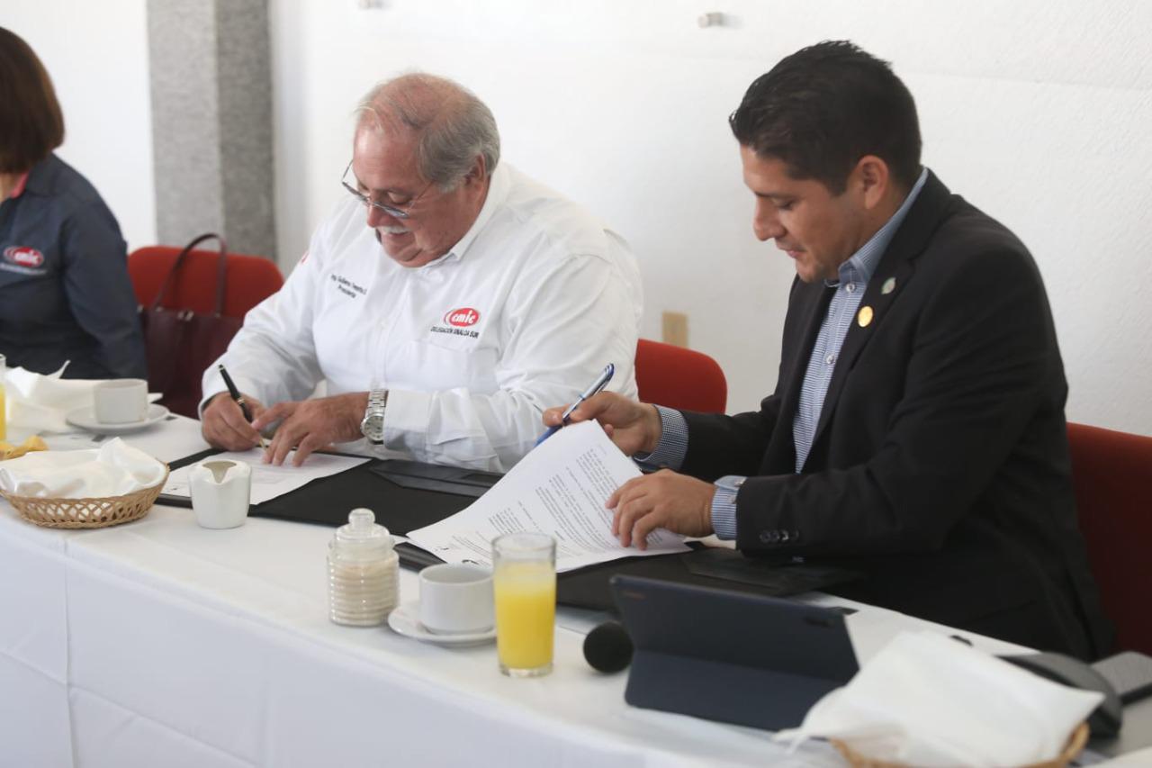$!AMPI y CMIC impulsarán reordenamiento de inversiones, reingeniería vial y freno a la especulación de tierras en Mazatlán