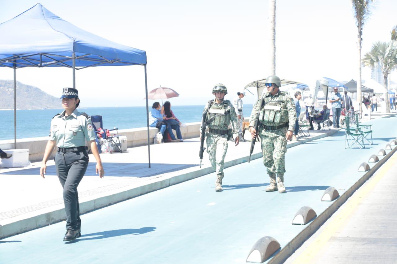 $!Realiza Alcaldesa de Mazatlán recorrido por ruta del desfile bajo fuerte operativo de seguridad