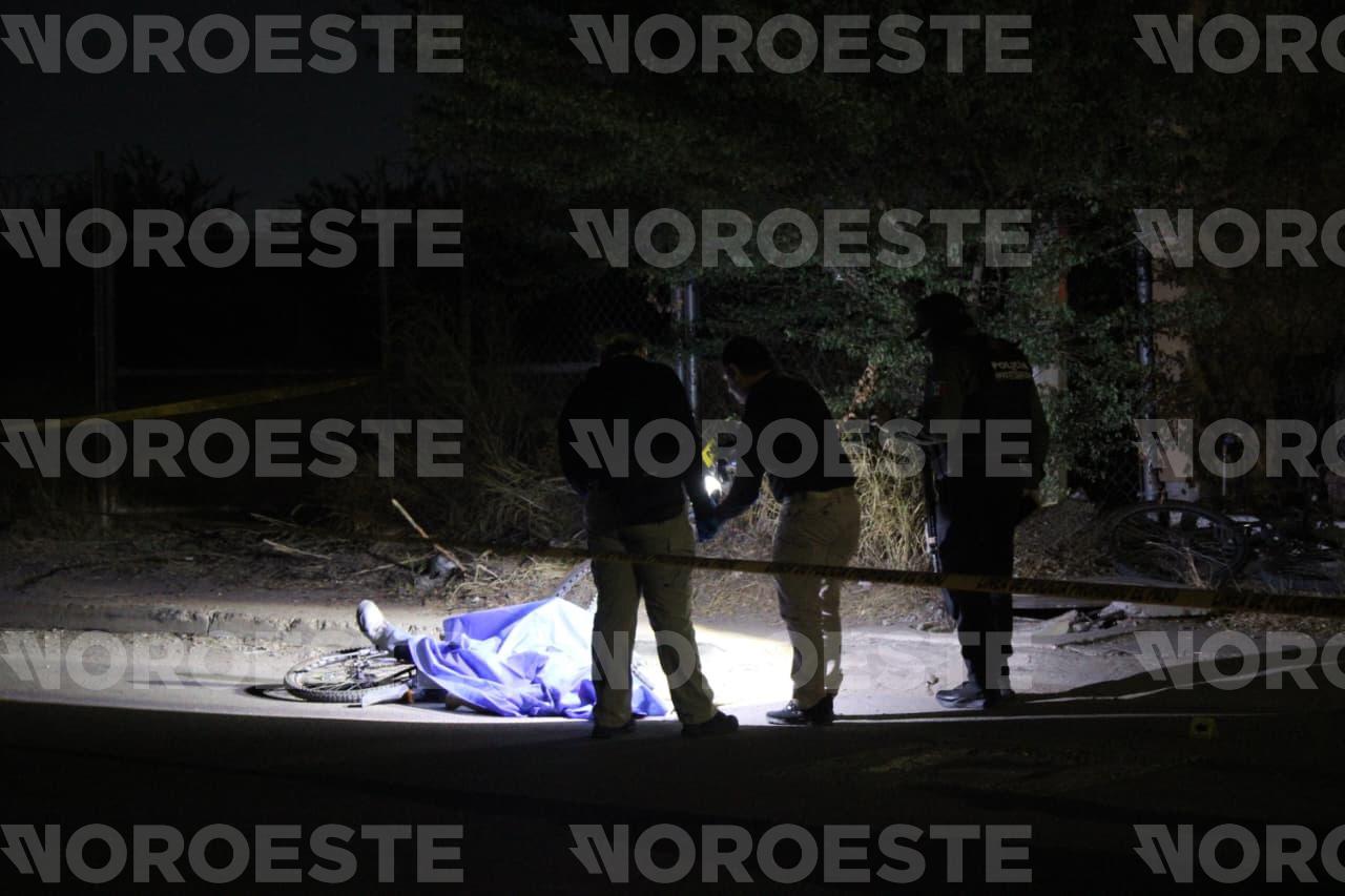 $!Asesinan a balazos a ciclista frente a la Feria Ganadera de Sinaloa, en Culiacán