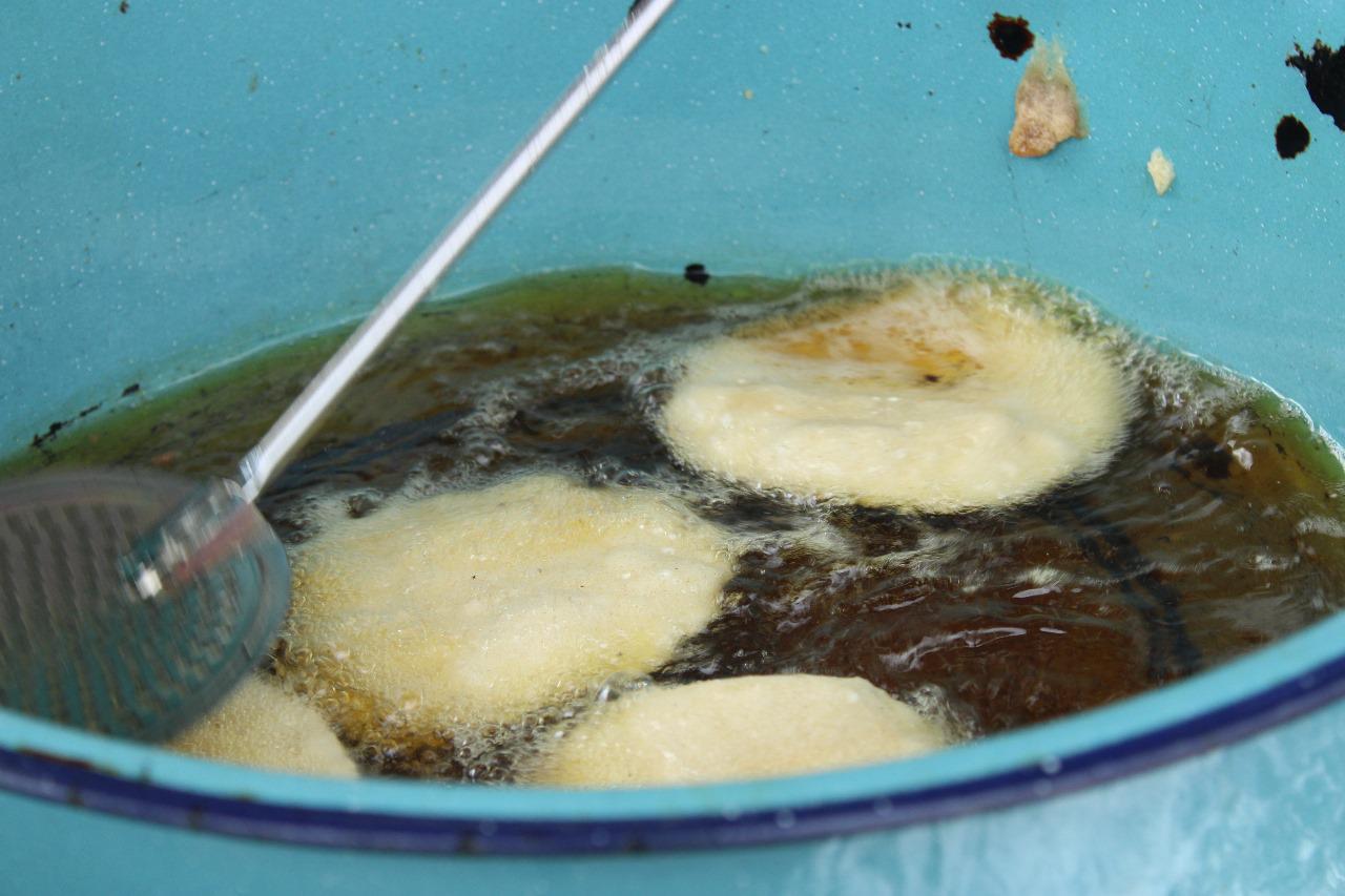 $!Llegó la temporada del atole de pinole que ofrece Doña María en Escuinapa