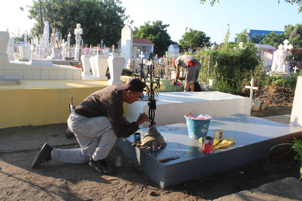 $!Rosarenses recuerdan a sus niños en el Día de Todos los Santos