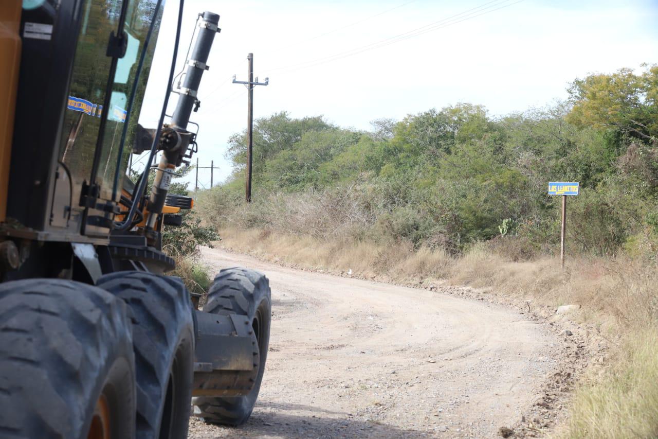 $!Encabeza Alcalde de Mazatlán inicio de reparación de camino de Mármol a Los Llanitos