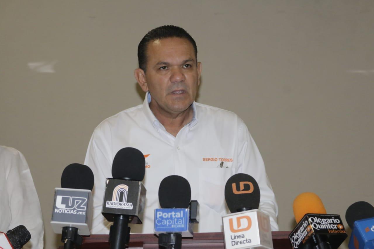 $!Torres Félix dijo que si la autoridad aplica la ley, el PAS, PAN y PRD se quedarían sin diputados plurinominales.