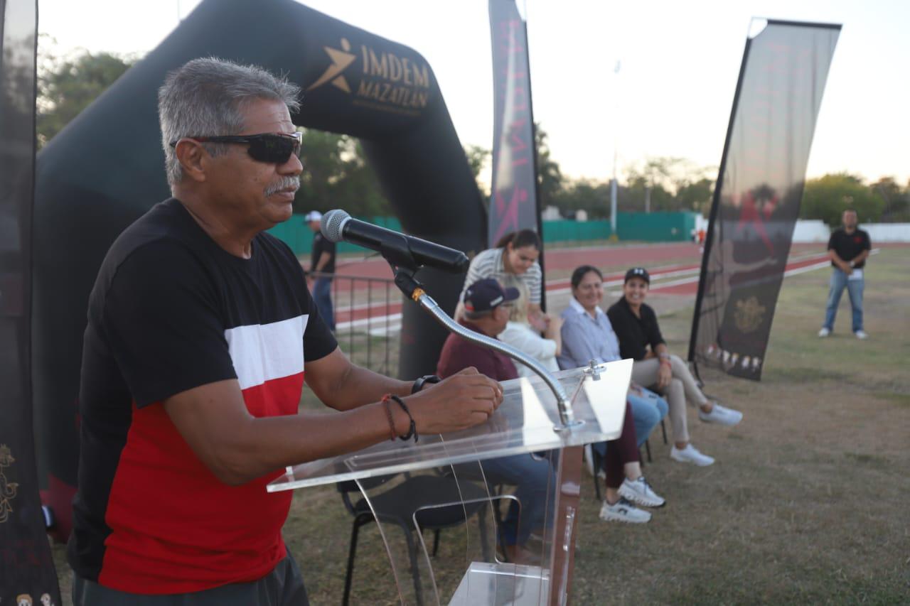 $!Dan banderazo de inicio de obra de techumbre, en Unidad Juárez de Mazatlán