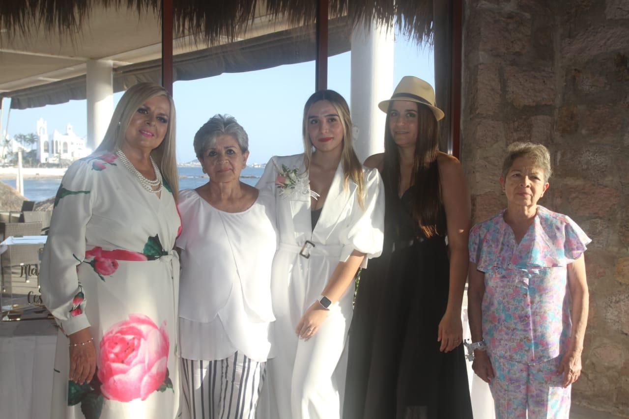 $!Edna Ruth Martínez, Griselda Ruiz, Maggie, Adriana Peguero y Cristina Ruiz.